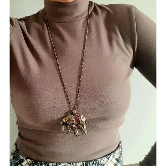 Ladies Fashionable Elephant Necklace - Picture 3 of 5